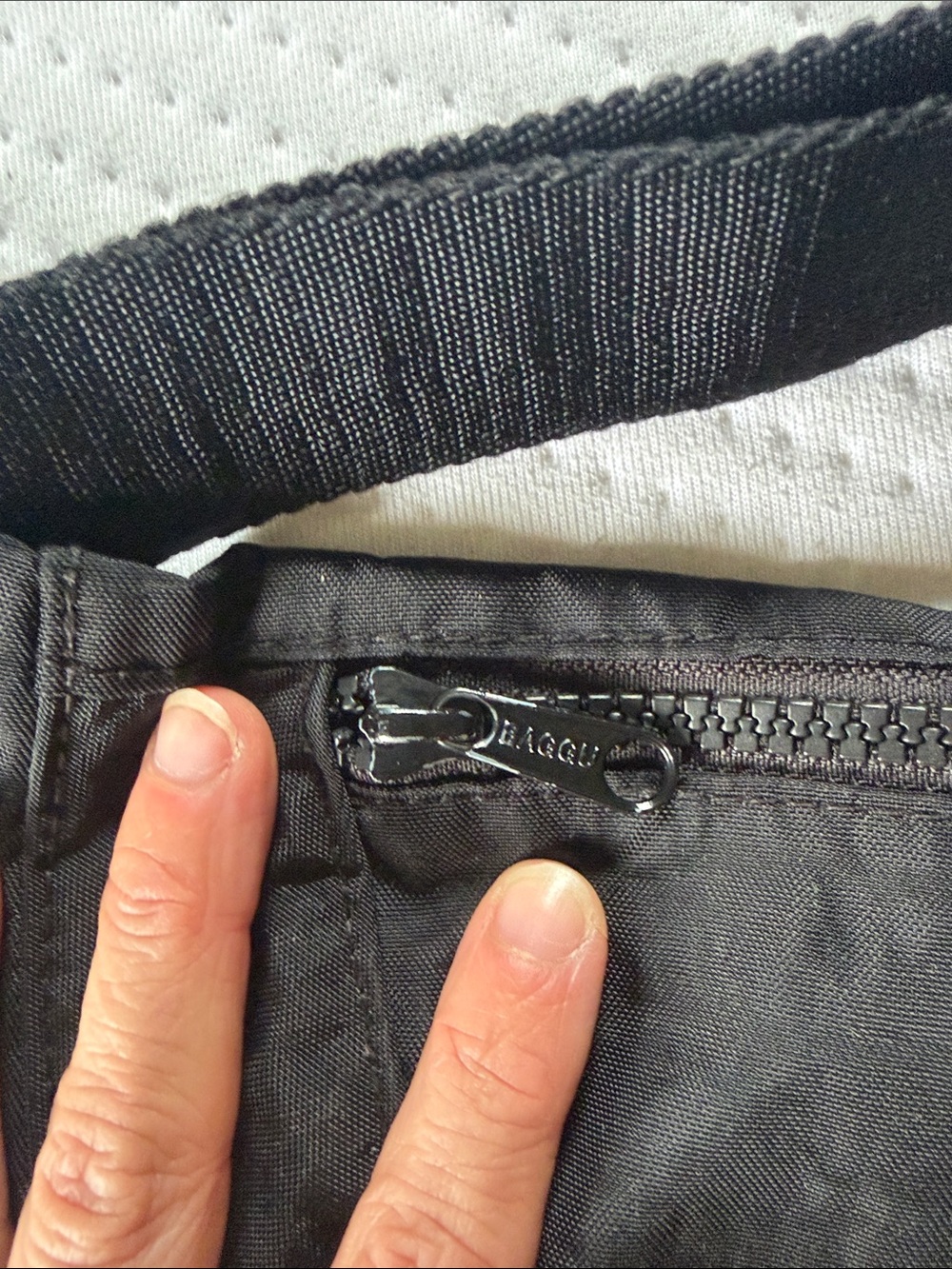 BAGGU Crescent Fanny Pack - Picture 5 of 7